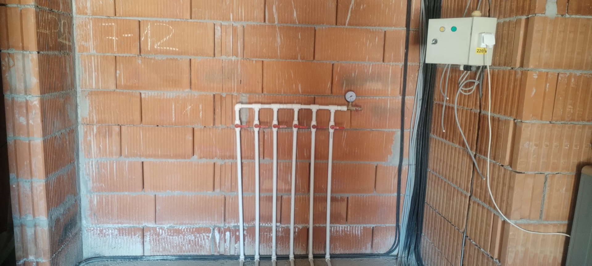 Colectorul instalației de încălzire și distribuția circuitelor individuale