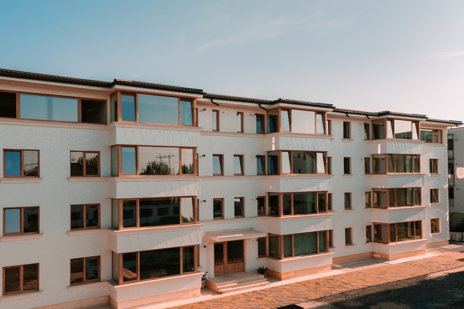 Malva Homes — vedere laterală a imobilului